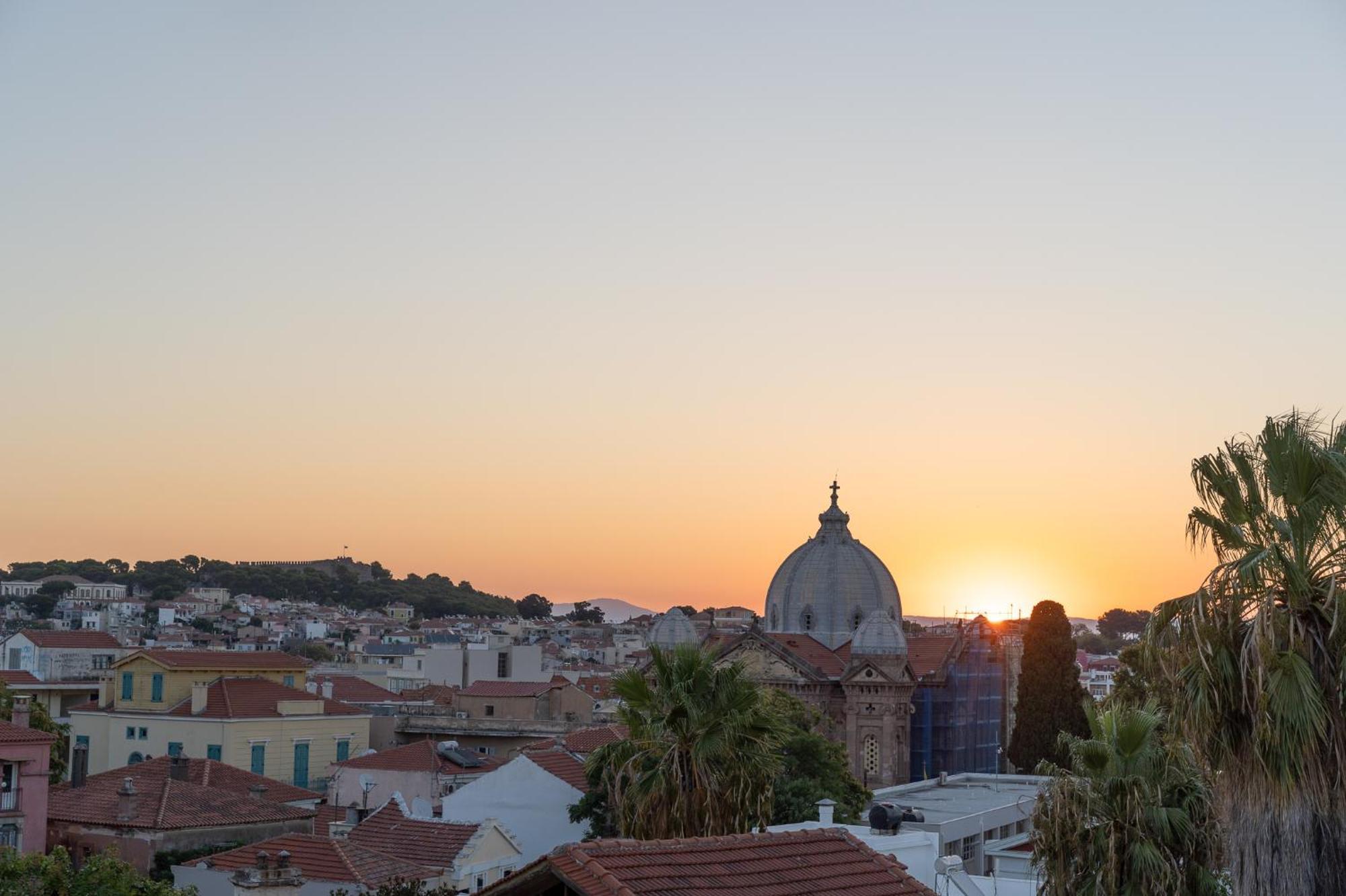 Central Mytilene City-View Apartment For 7 Ngoại thất bức ảnh